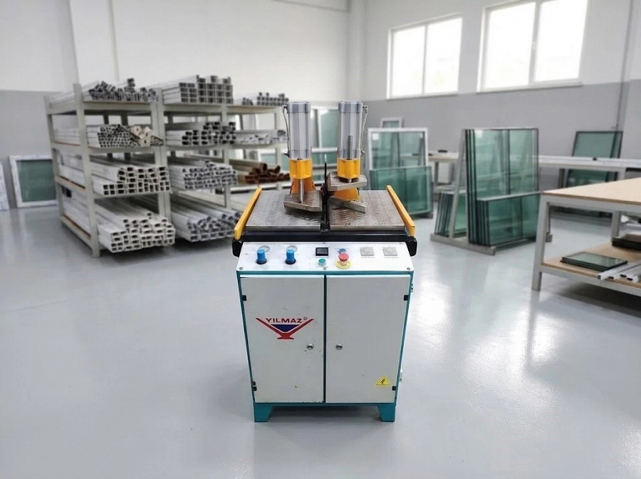 Одноголовочный сварочный станок Yilmaz TK 501, 2007 г.в. Одноголовочный сварочный станок Yilmaz TK 501, 2007 г.в. – фото